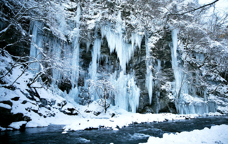 三十槌の氷柱（イメージ）2月上旬撮影