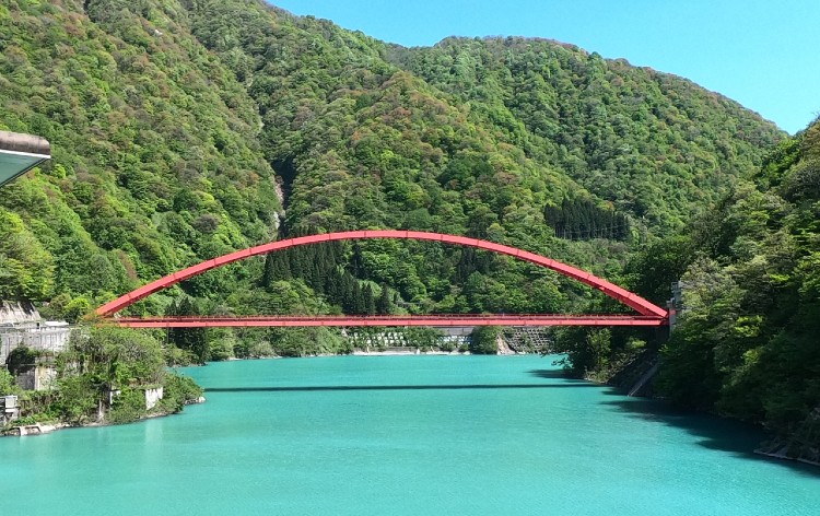 宇奈月ダム・湖面橋（イメージ）