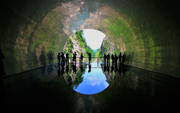 清津峡渓谷トンネル（イメージ）