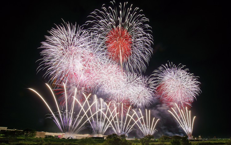 新宿発】全国の一流花火職人による芸術的な花火に大感動☆第91回土浦全国花火競技大会＜団体桟敷席利用＞ | 格安ベストワンバスツアー