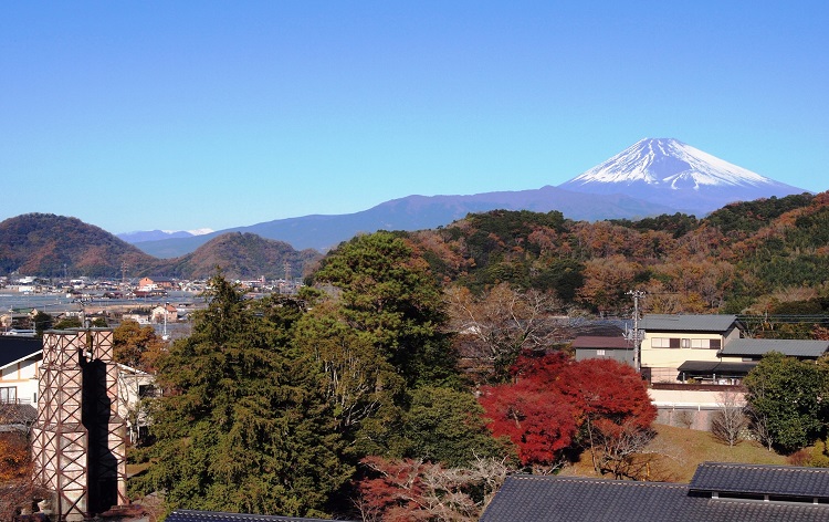 韮山反射炉と富士山（イメージ）