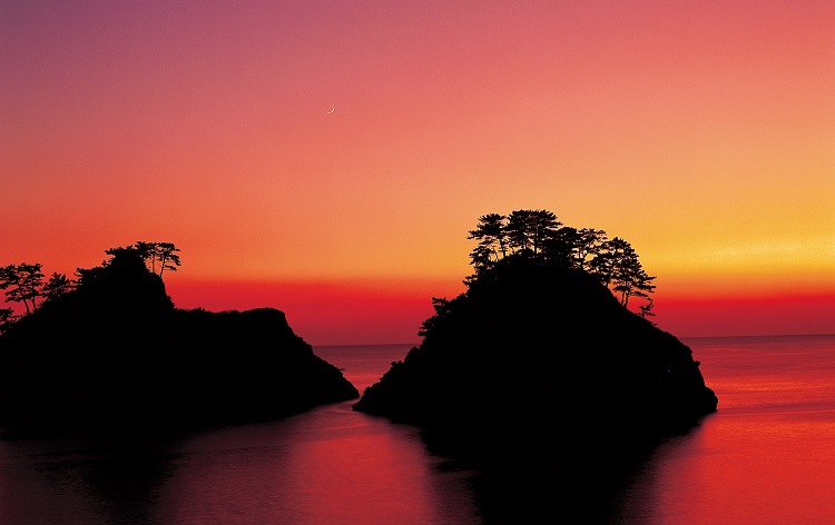 堂ヶ島の夕景（写真提供静岡県観光協会／イメージ）