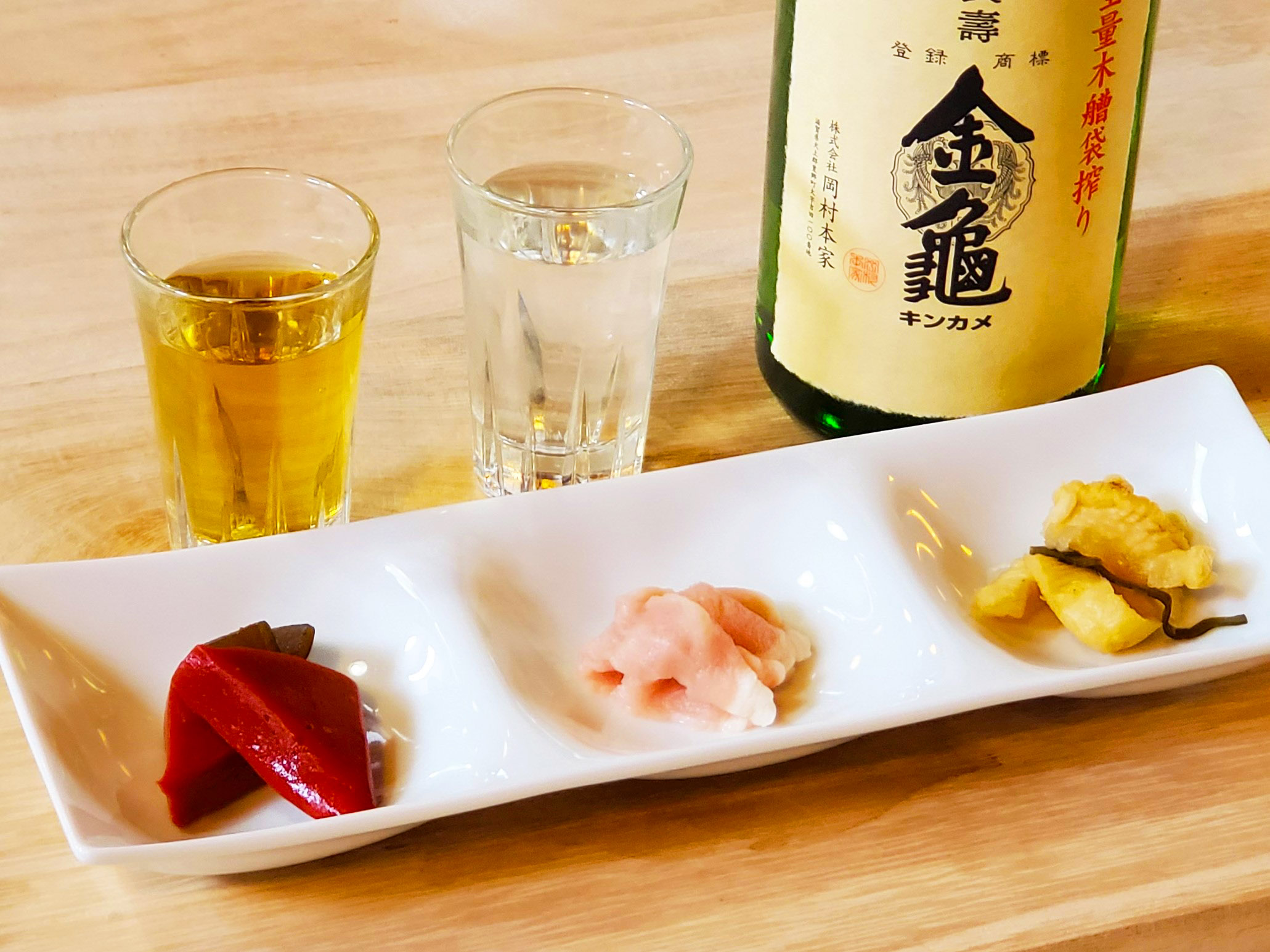 日本酒2種とおつまみ（イメージ）