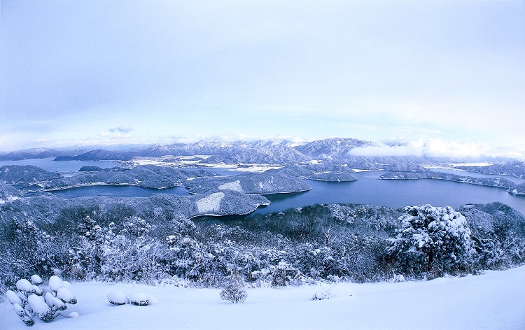 三方五湖レインボーライン山頂公園からの景色（1月頃/イメージ）
