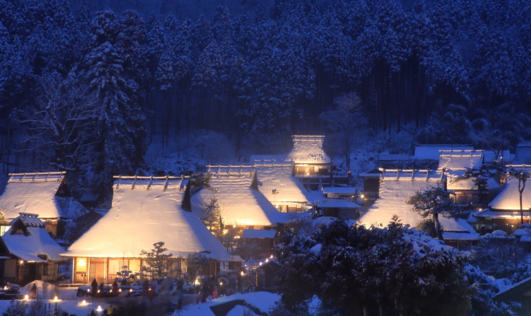美山かやぶきの里雪灯廊（イメージ）写真提供：美山DMO