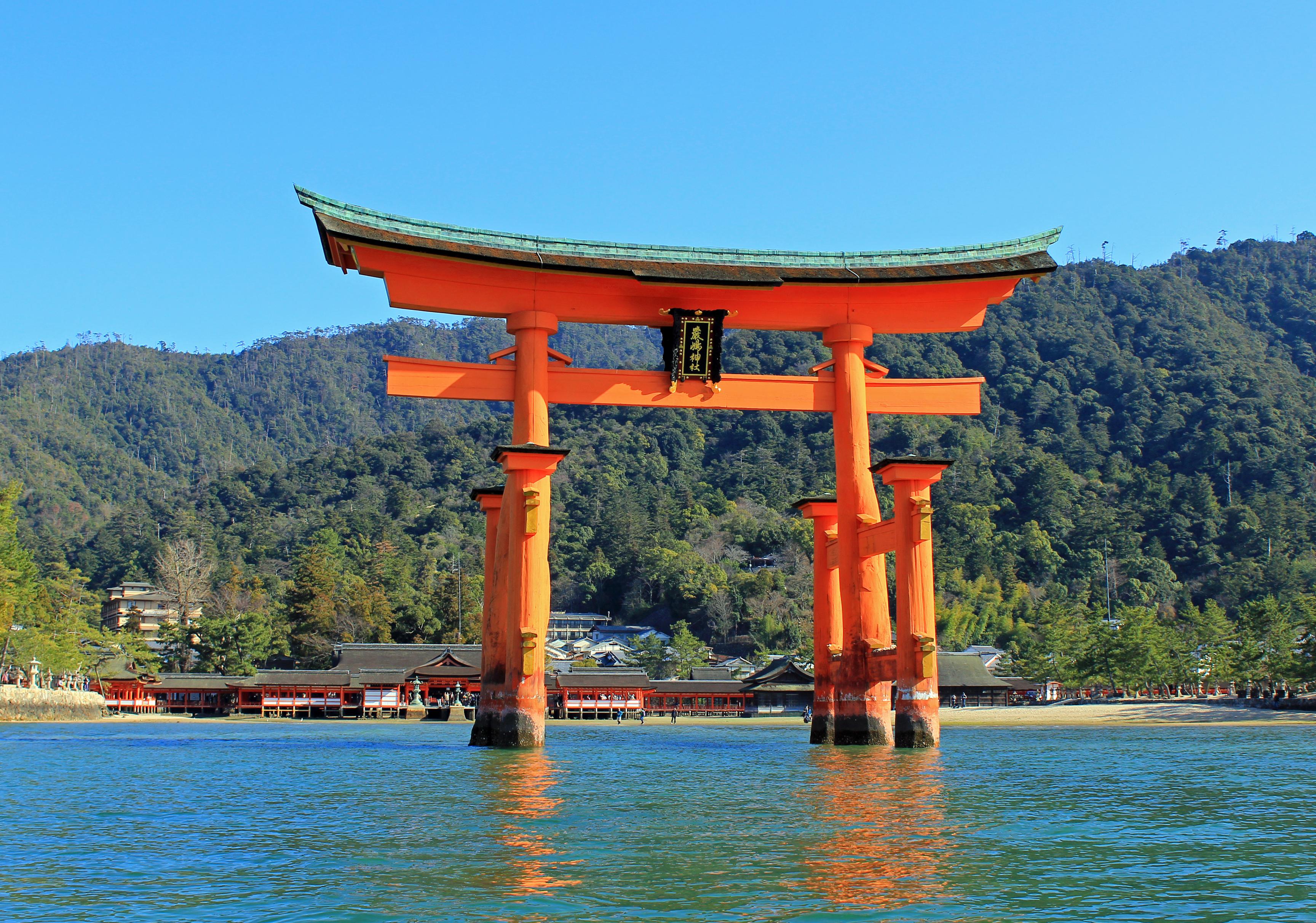 厳島神社　大鳥居（イメージ）写真提供：広島県　