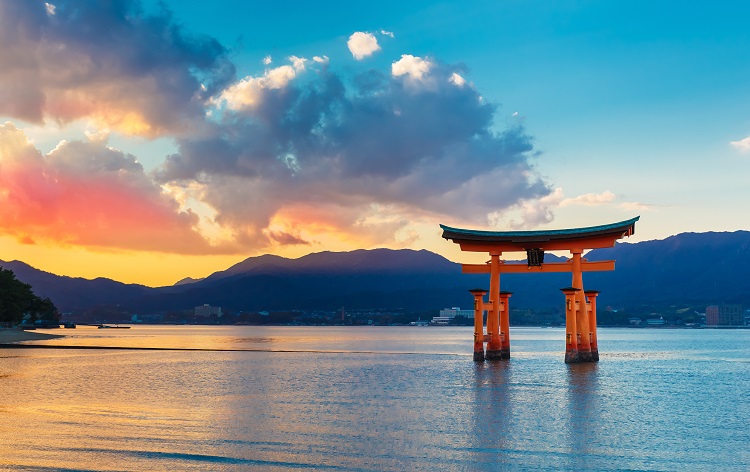 厳島神社　大鳥居（イメージ）