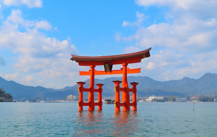 厳島神社　大鳥居（イメージ）