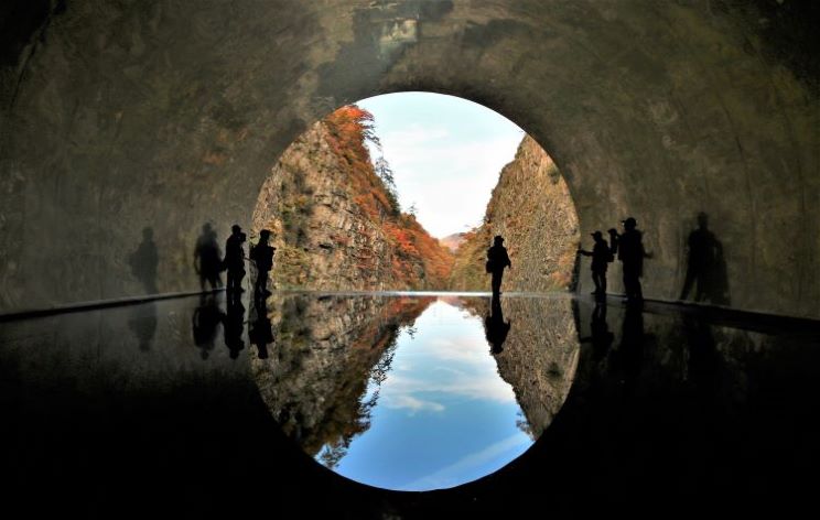 清津峡渓谷トンネル（イメージ）