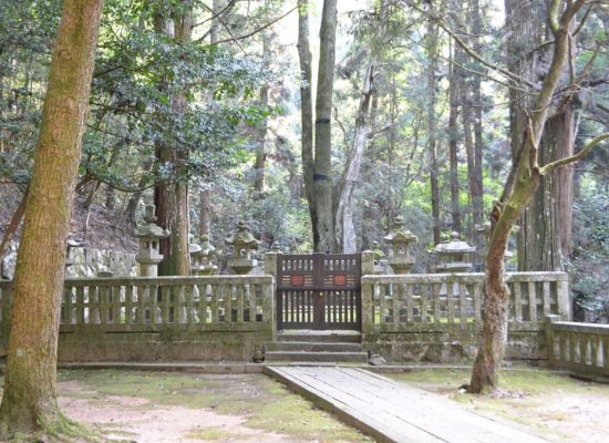 毛利元就墓所（安芸高田市歴史民俗博物館撮影）（イメージ）